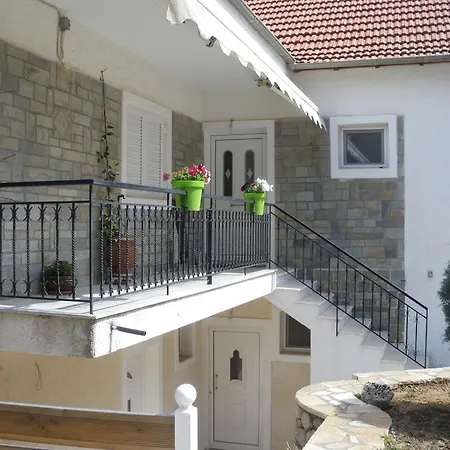 Liopetra Apartment *